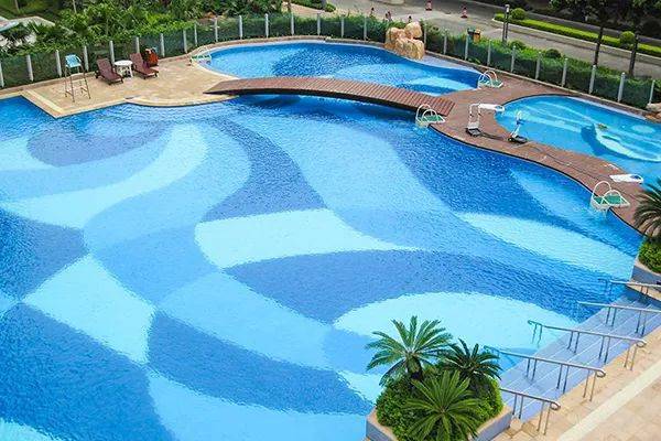 游泳池水余氯超標(biāo)應(yīng)急處理方法:游泳池